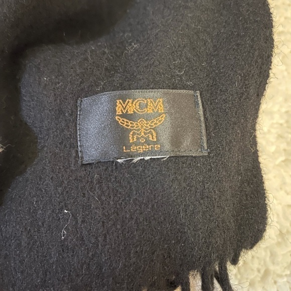 MCM classic scarf in black - Picture 4 of 4